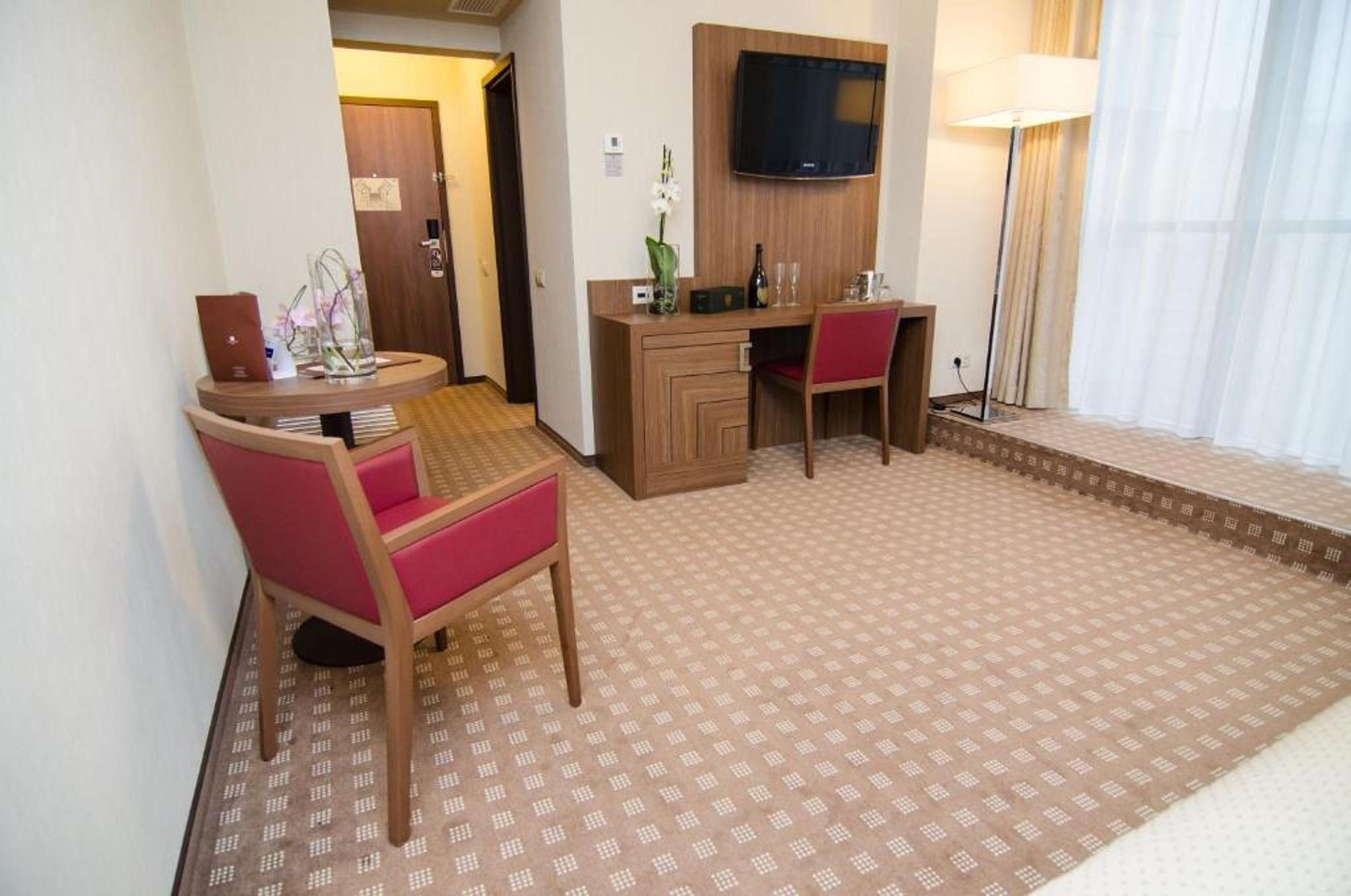 Central Plaza Hotel Piatra Neamţ Eksteriør billede