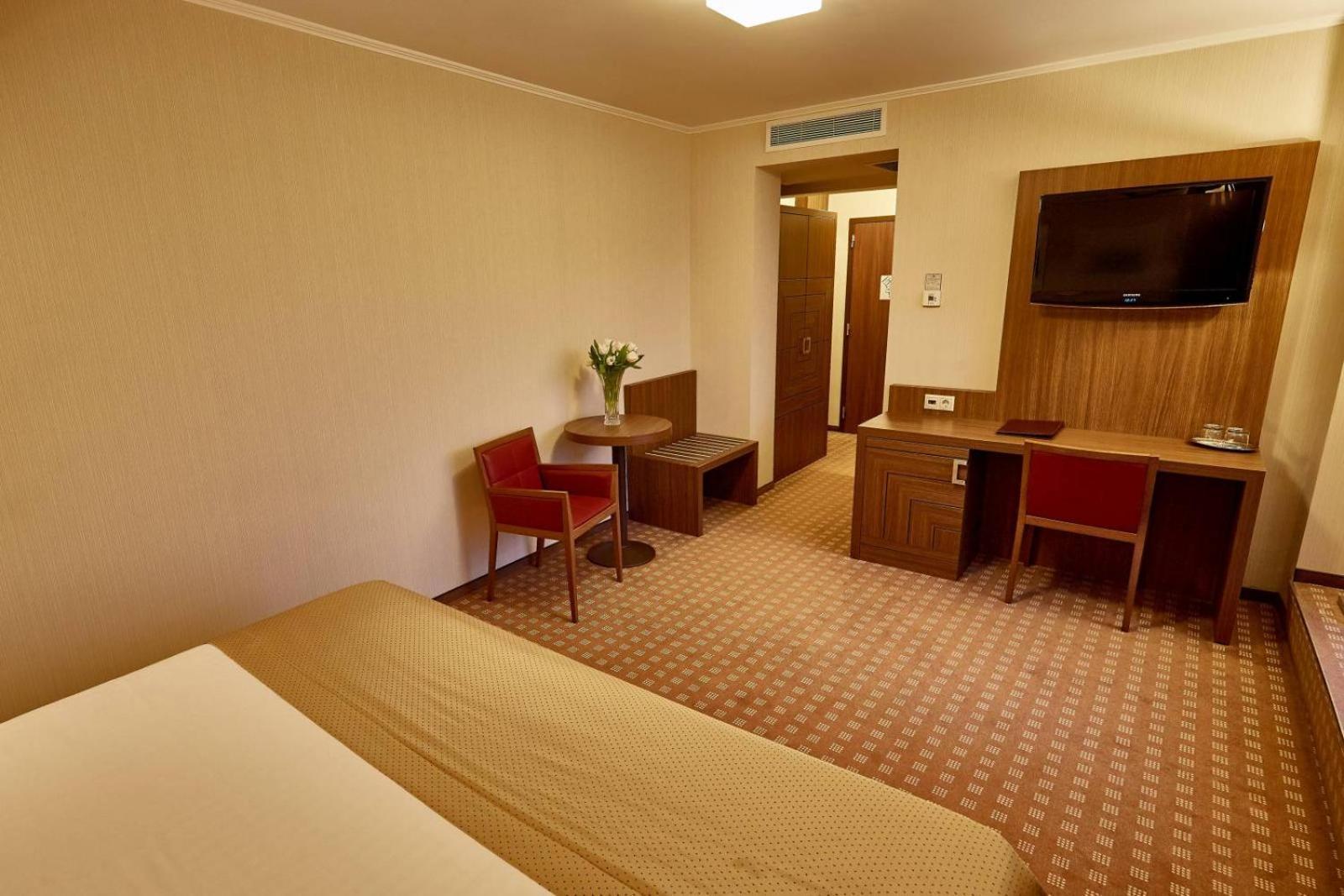 Central Plaza Hotel Piatra Neamţ Eksteriør billede