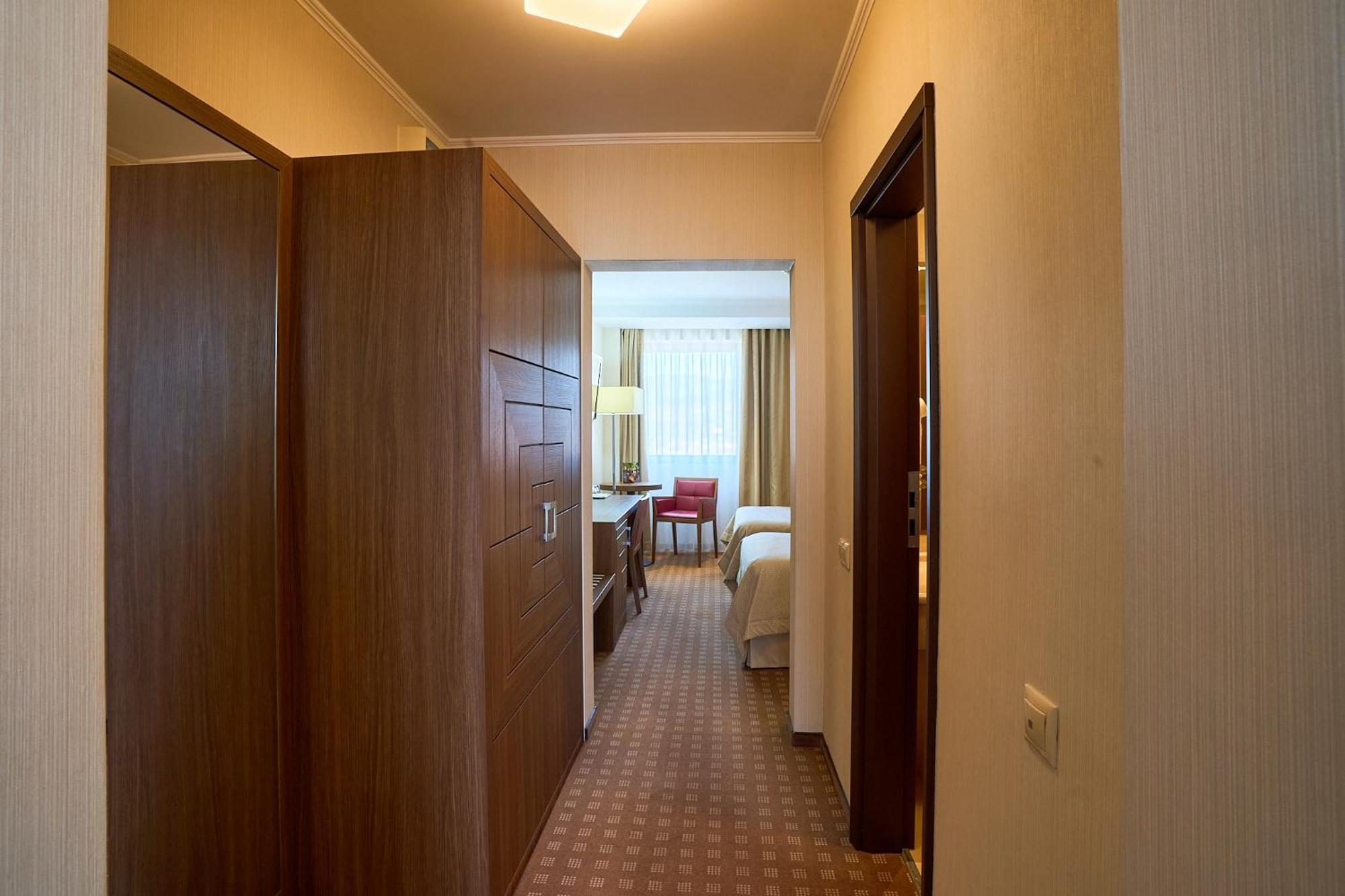 Central Plaza Hotel Piatra Neamţ Eksteriør billede